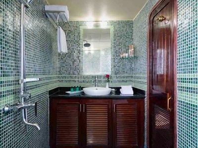 du_thuyen_emeraude_bathroom