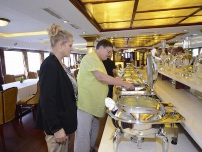 du_thuyen_Golden_cruise_restaurant