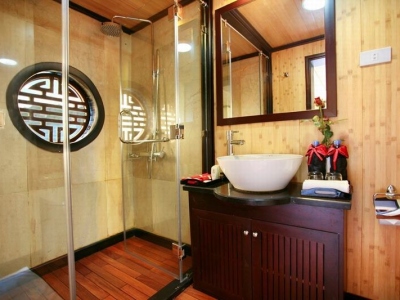 du-thuyen-syrena-bathroom