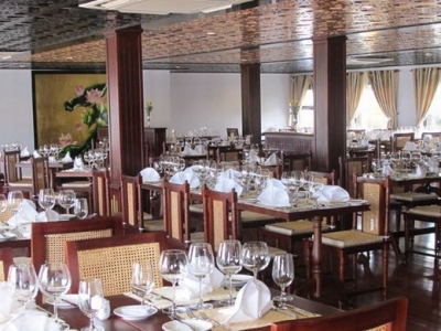 du-thuyen-amalotus-restaurant-(1)