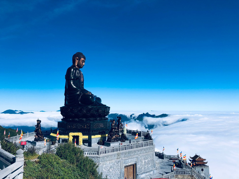 Tượng phật trên đỉnh Fansipan - Du lịch Sapa, du lịch Tây Bắc Tết dương lịch Tết nguyên đán
